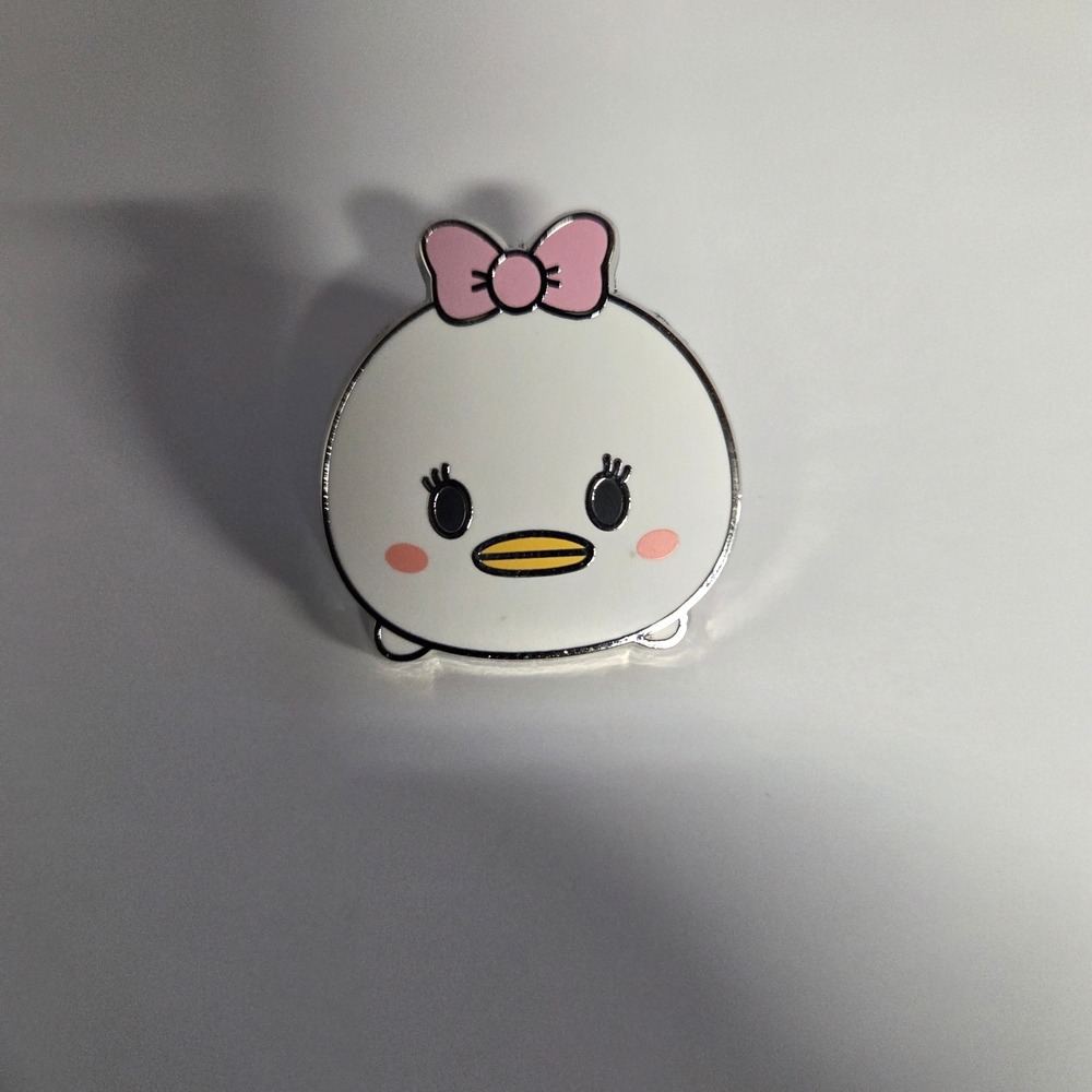 Disney Pin Tsum Tsum Daisy Duck Unisex Small White Pink Enamel Lapel Pin